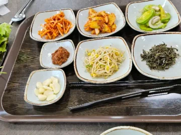 군위 쭈꾸미 삼겹살, 정갈한 반찬과 깔끔한 맛에 반했어요