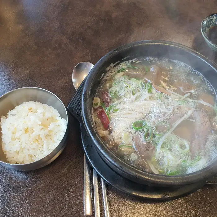 꿩찐만두와 수제비, 밥