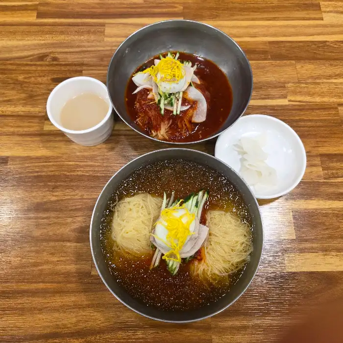 물밀면과 비빔밀면 전체샷