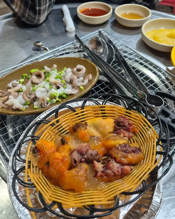 꿈틀거리는 산낙지