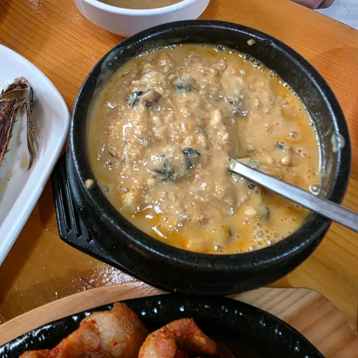 산청 우렁쌈밥의 신선한 쌈 채소