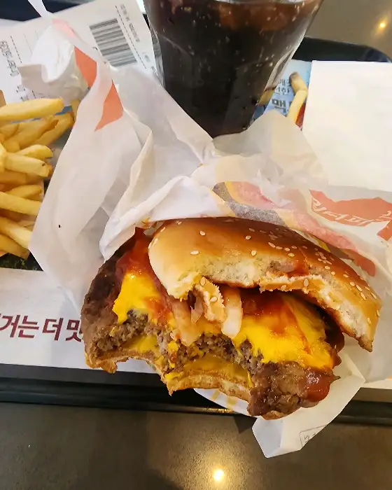 새로운 메뉴 '마라 감튀'로 추정되는 튀김류