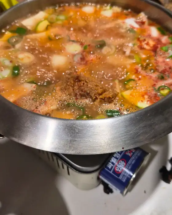 보글보글 끓고 있는 된장찌개