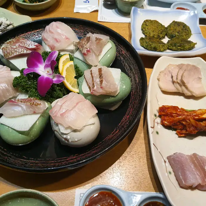 모듬 회 한 접시