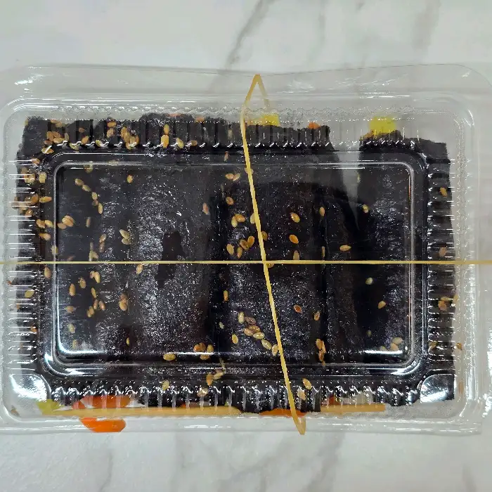 정갈하게 담긴 꼬마김밥