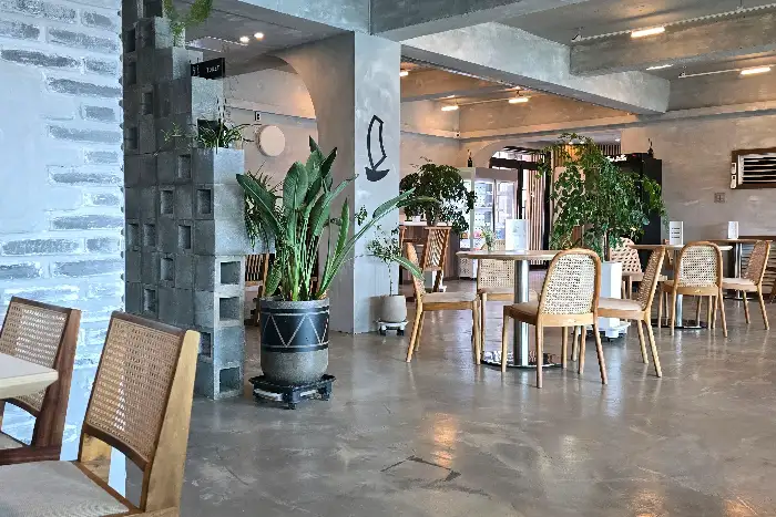 카페 내부 인테리어