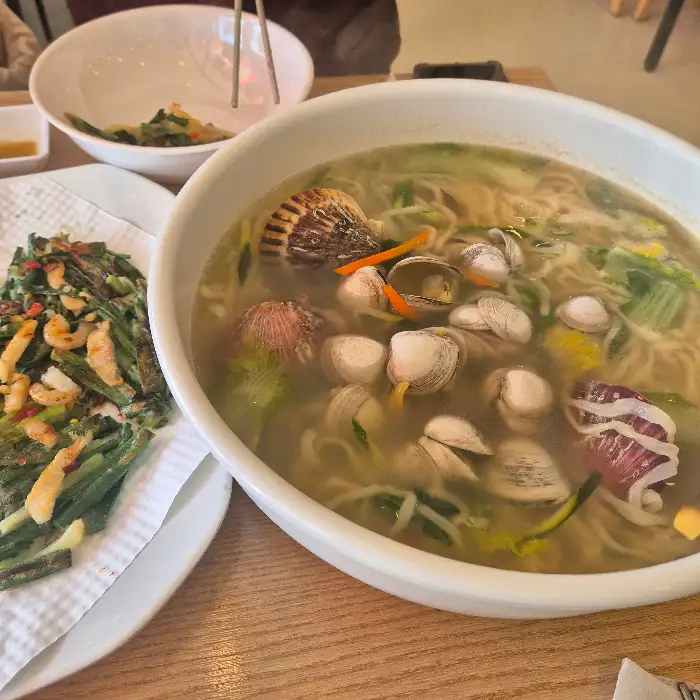 해물 칼국수와 해물파전