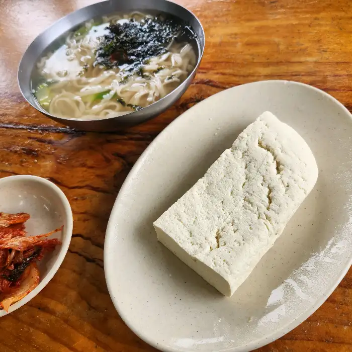따뜻한 칼국수 한 그릇