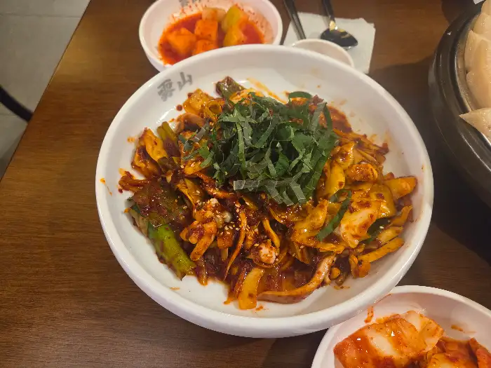 매콤한 오징어볶음