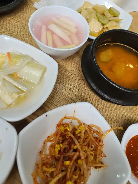 밑반찬과 된장찌개