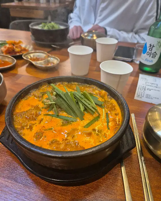 순대국과 함께 나온 밥과 반찬