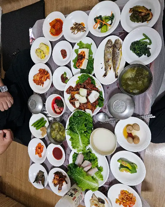 설성식당 푸짐한 한상차림
