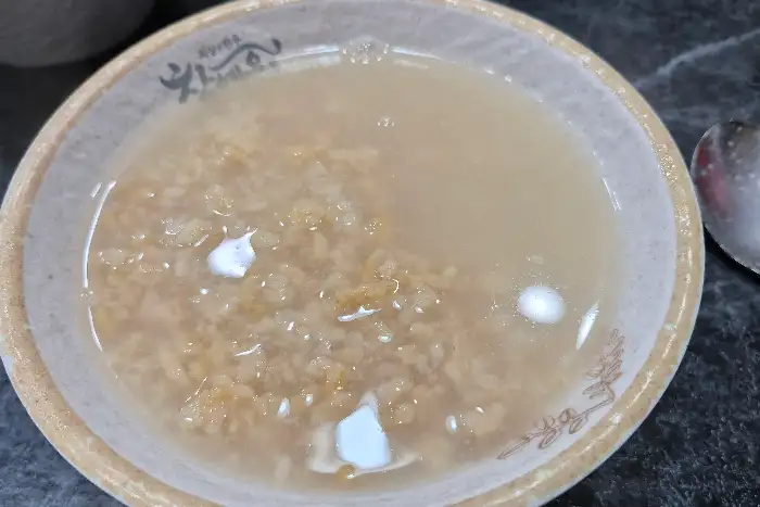 기본 제공되는 선짓국
