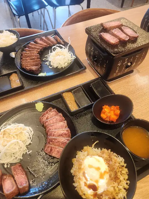 다양한 규카츠 메뉴 구성