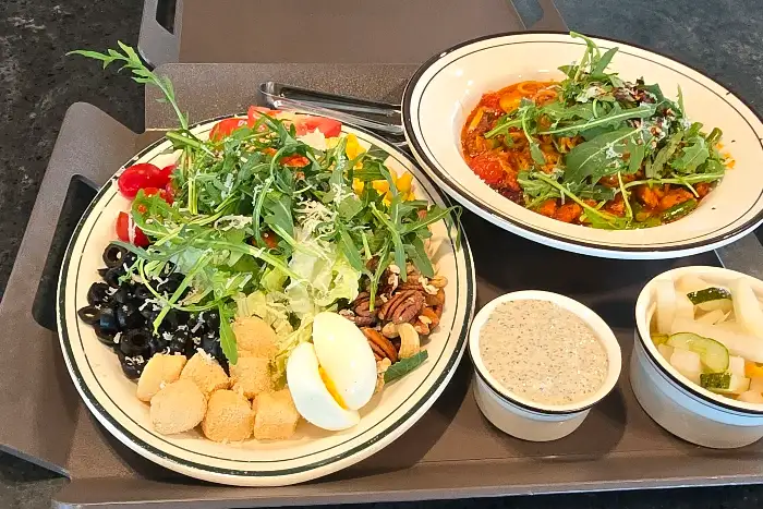 리코타 치즈 샐러드와 파스타