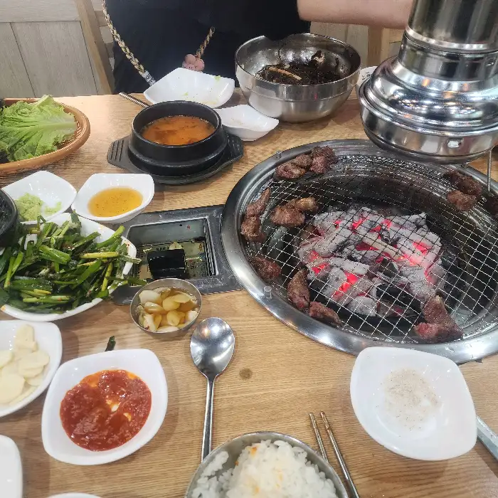 숯불 위 갈비살