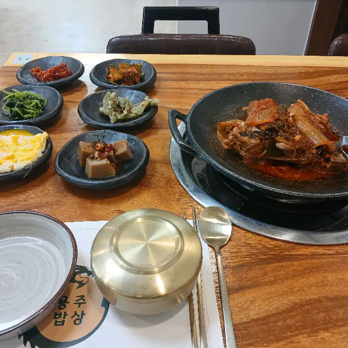 다양한 종류의 반찬들