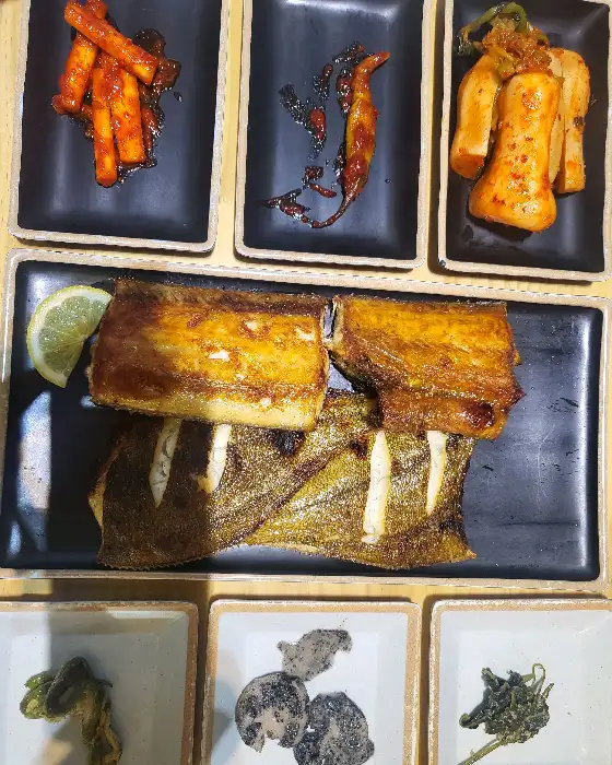 다양한 밑반찬들