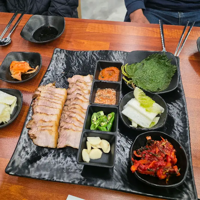 수육 한상차림