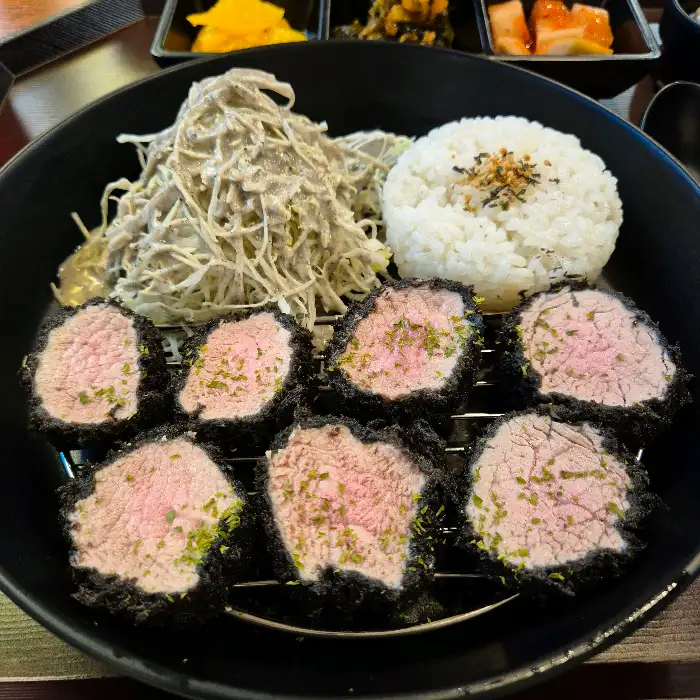 잘 차려진 흑돼지 안심카츠 한상