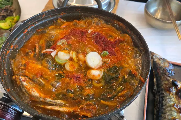 매콤하게 끓여낸 생선조림