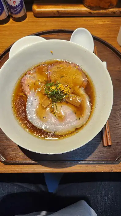 맑은 국물의 쇼유라멘