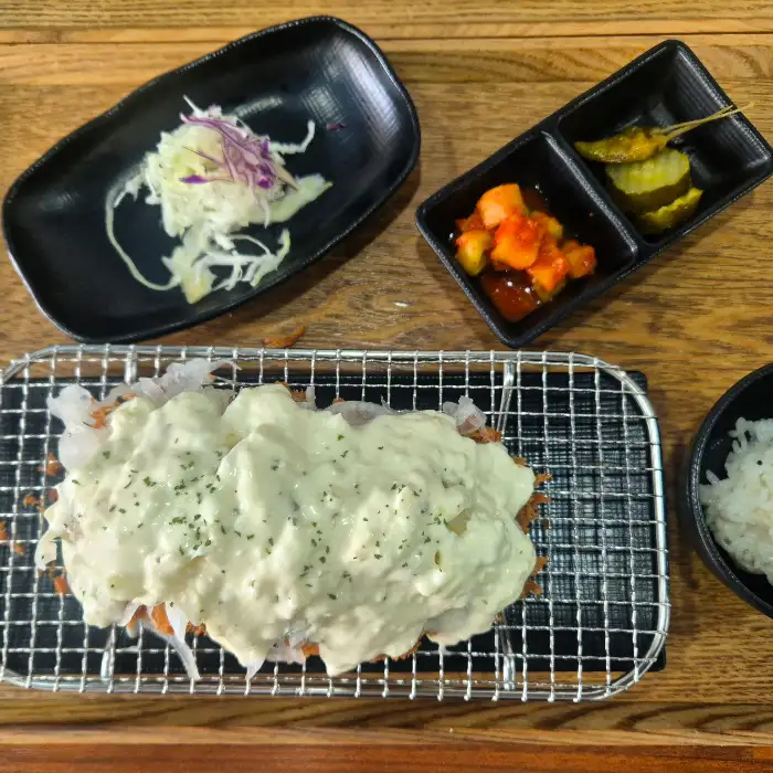 어니언카츠와 곁들임