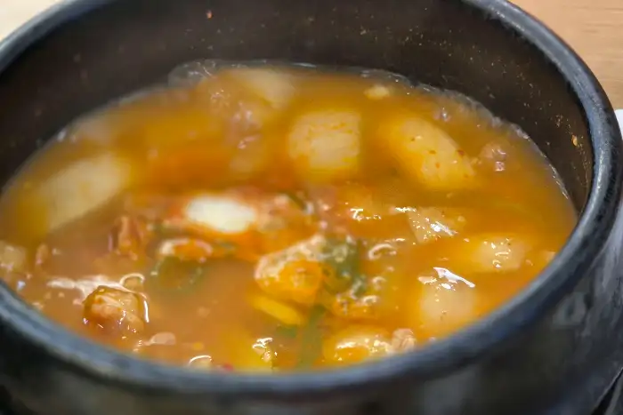 보글보글 끓고 있는 순두부찌개