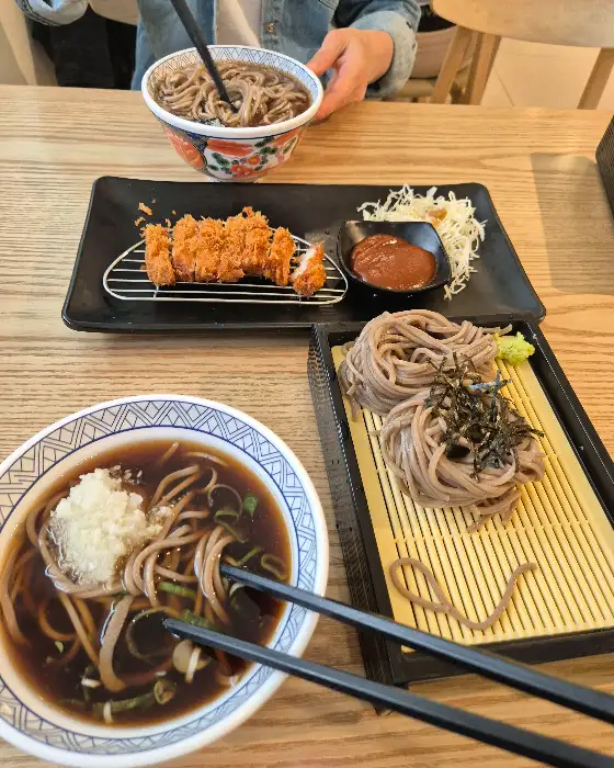 정갈하게 차려진 소바 한 상