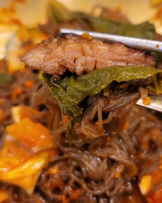비빔냉면에 얹어 먹는 돼지갈비