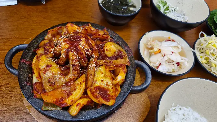 낙지볶음과 밥
