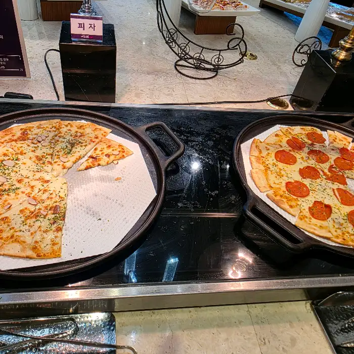 잘 차려진 피자