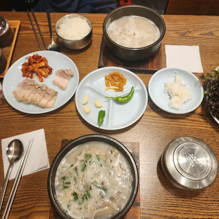 상차림 전체 모습