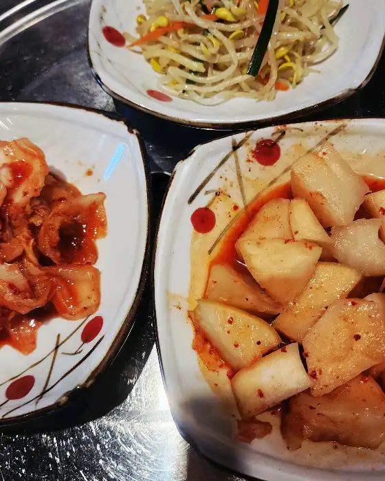 정갈하게 차려진 밑반찬