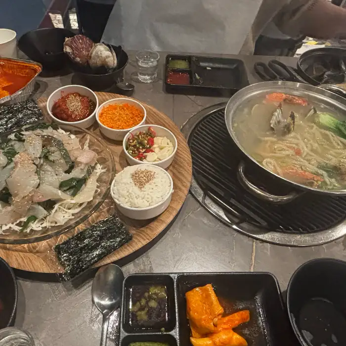 다양한 해산물과 곁들임