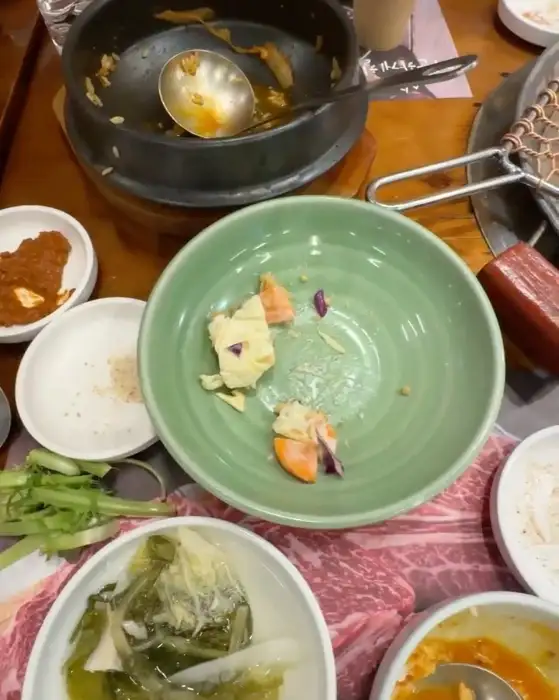식사 후 테이블 모습