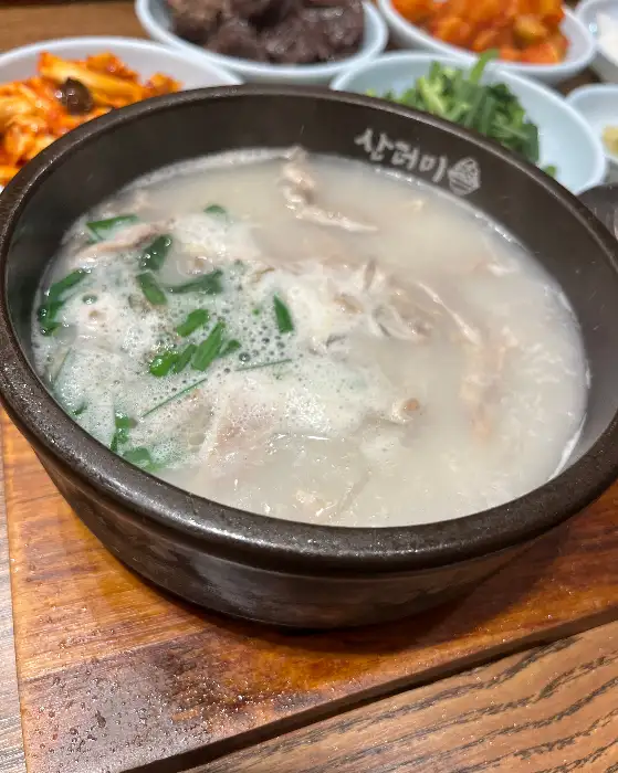 기본 돼지국밥 근접샷