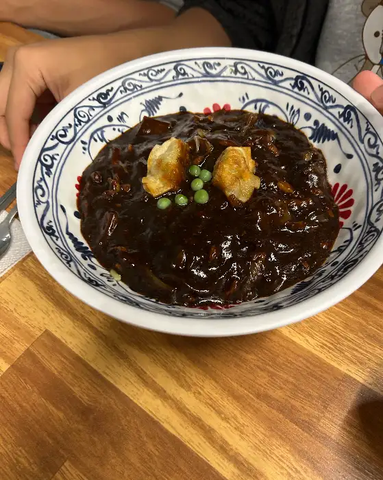 윤기 나는 짜장면
