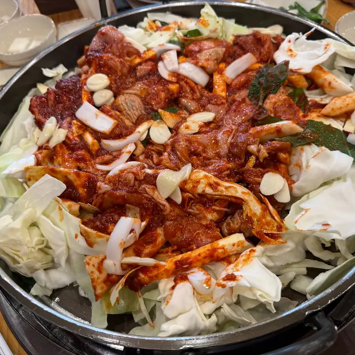 춘천명물닭갈비의 닭갈비 완성 모습