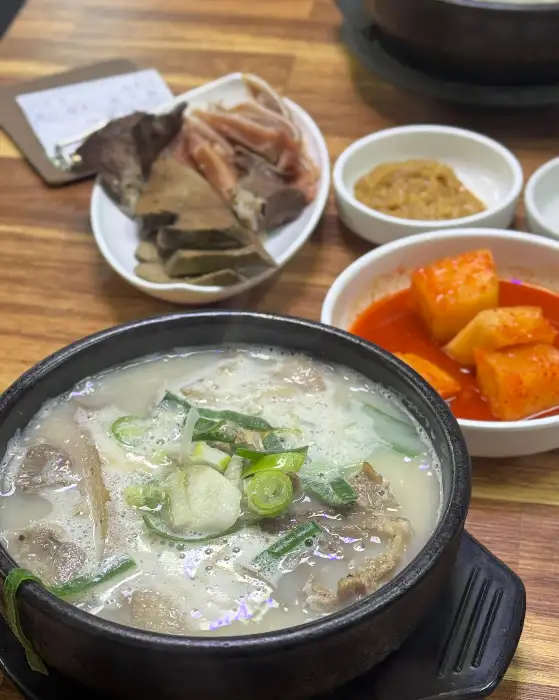 탑골순대국 순대국 근접샷