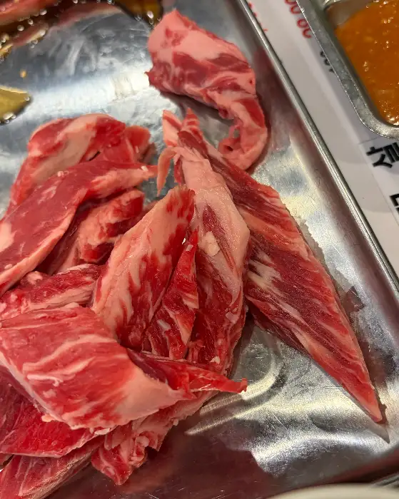 마블링이 풍부한 소고기 부위