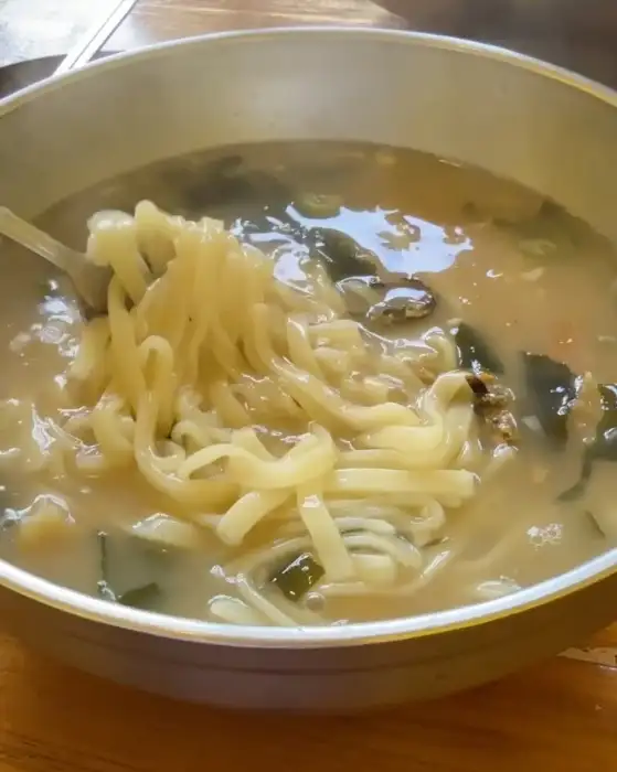 황태 칼국수 클로즈업