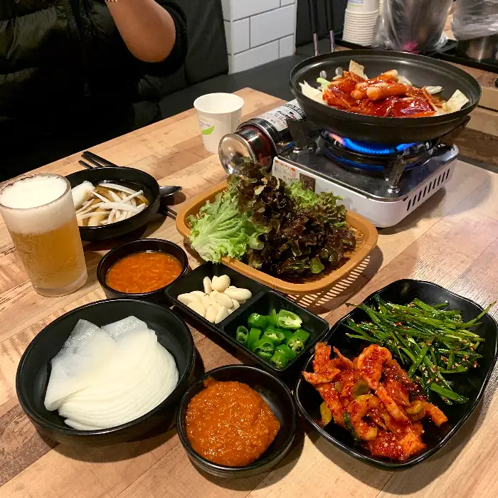 매콤해 보이는 쭈꾸미 볶음
