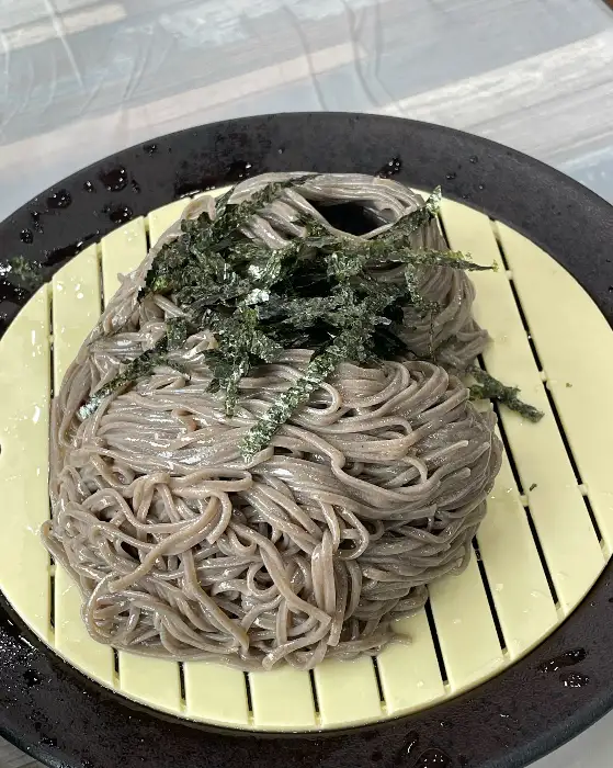 김가루가 뿌려진 판모밀
