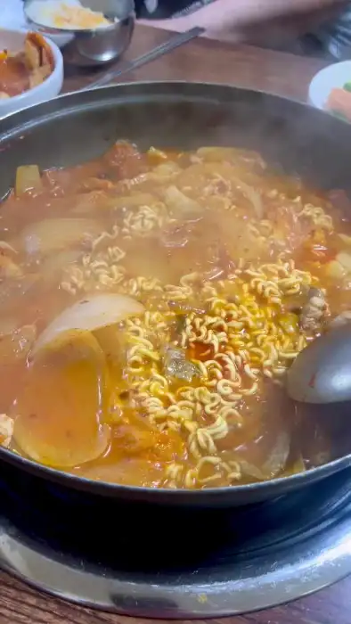 보글보글 끓고 있는 두루치기