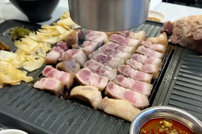 잘 구워진 흑돼지 목살