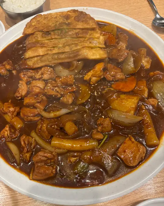치즈가 듬뿍 올라간 찜닭