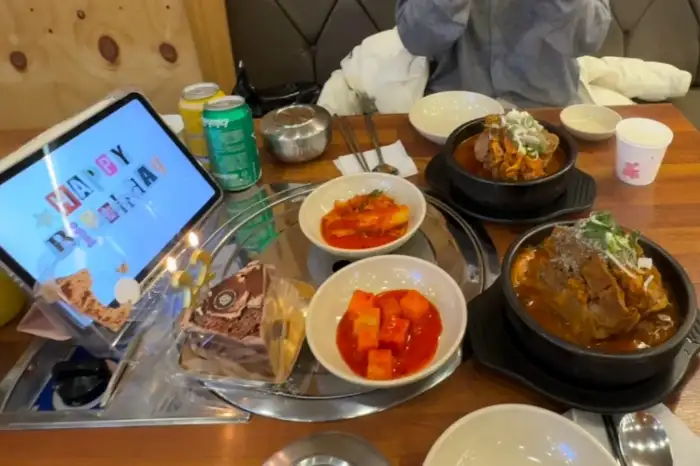 따뜻한 해장국 한 상 차림