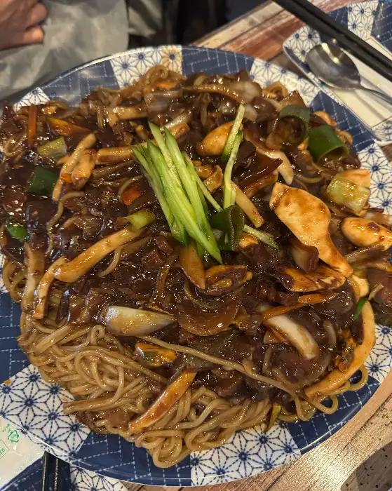 풍성한 쟁반짜장