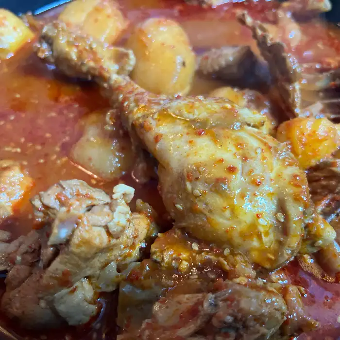 닭볶음탕의 푸짐한 모습